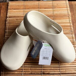 CROCS Classic Cream Slip-Ons